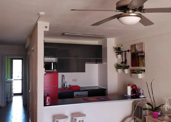 Апартаменты Seafront Golden Mile Americas *